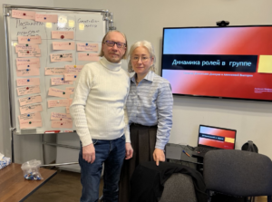 Выступил с докладом по динамике ролей в группе